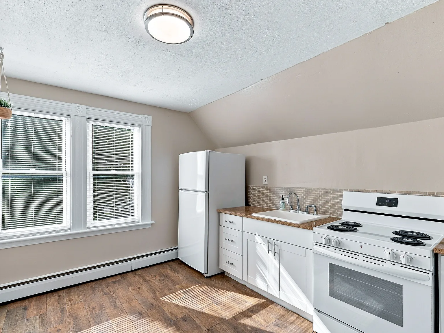 2 bed, 1016 sqft, $1,550 — Photo 1