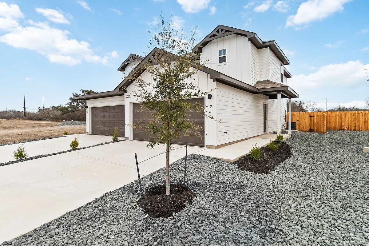 Building Photo - 15526 Suess Hl #1