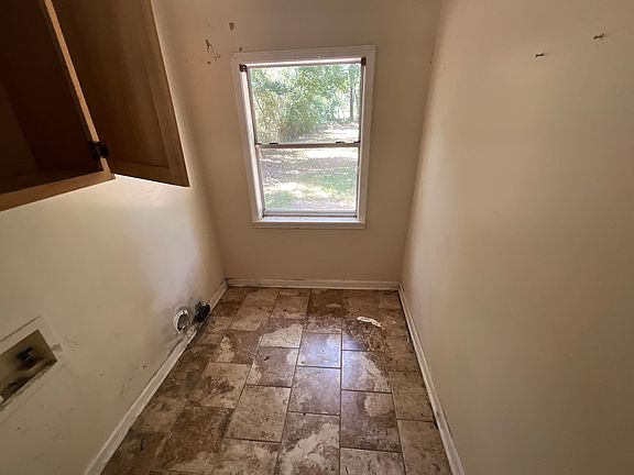 3rd image of 313 S Fox Hall Rd