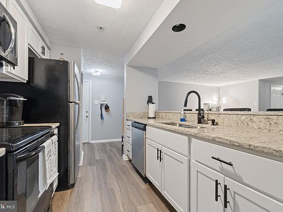 4th image of 653 Deering Rd #3C