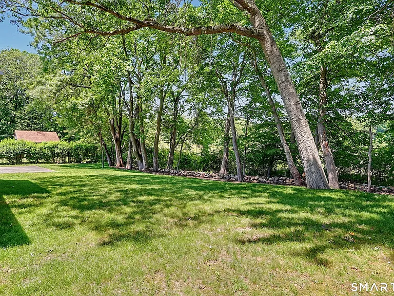 145 Casmir Dr — Photo 35