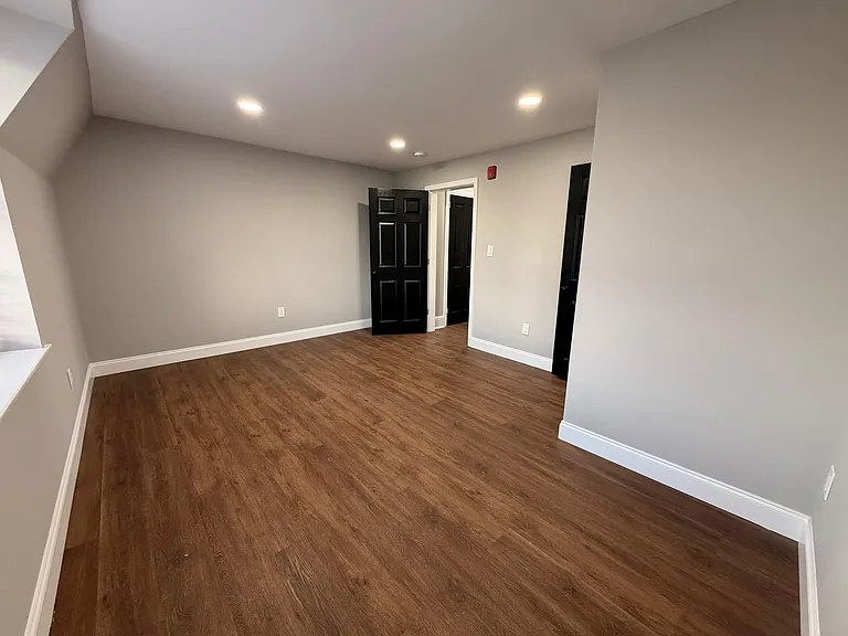 516 E Marshall St #2 — Photo 12