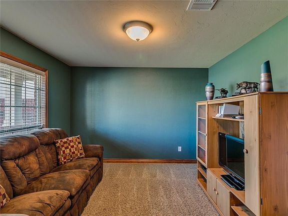 4th image of 1018 Bear Mountain Dr