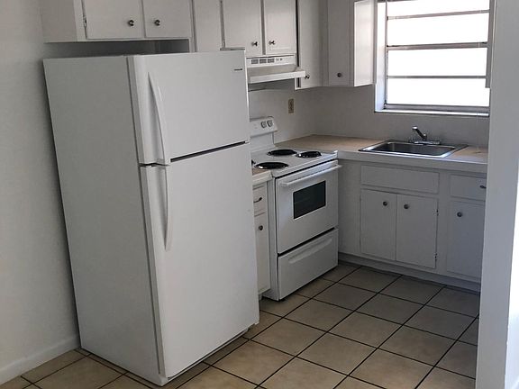 2nd image of 2319 Fillmore St #3