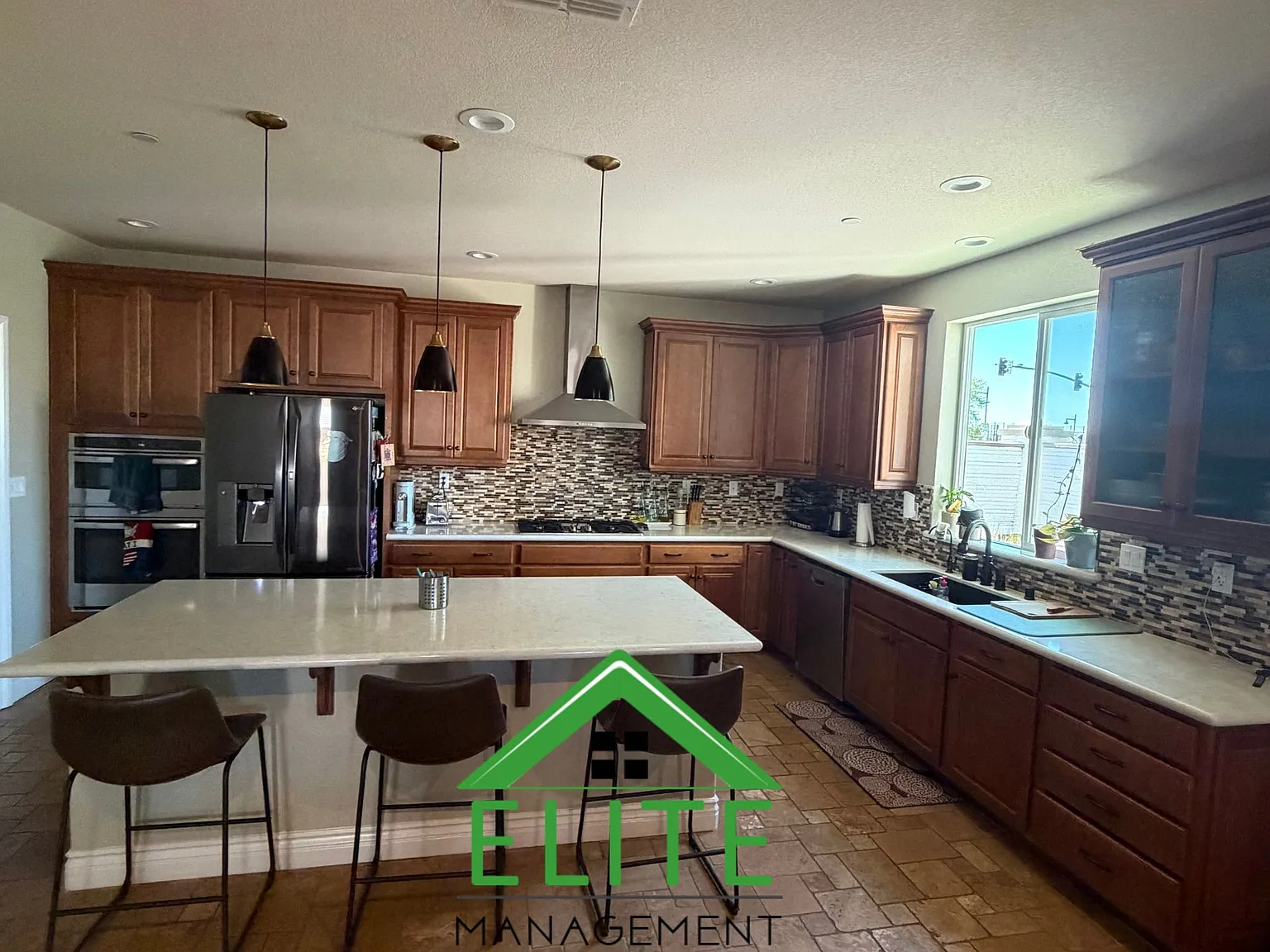5 bed, 3337 sqft, $3,450 — Photo 4