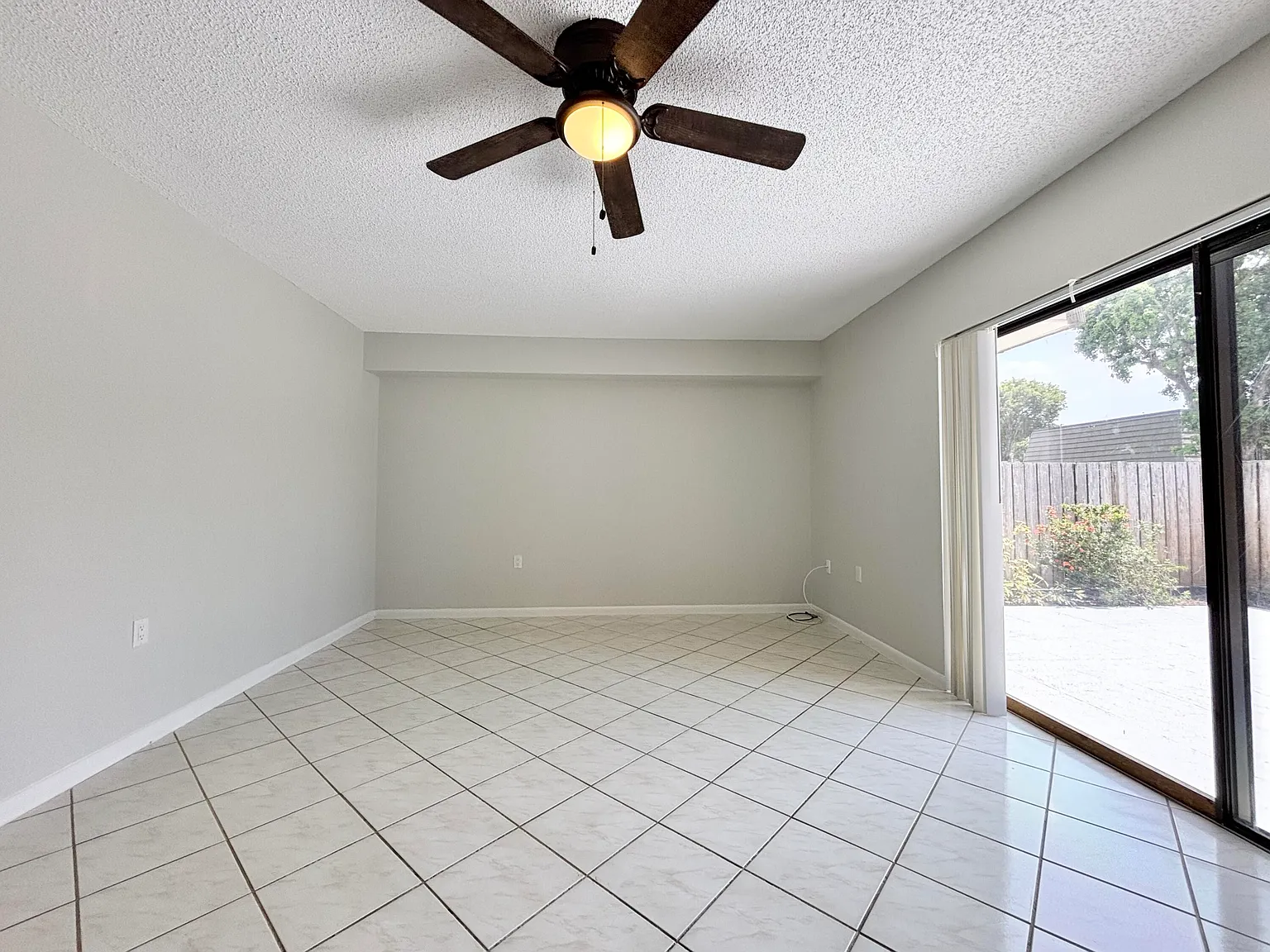 2 bed, 2.5 bath, 1236 sqft, $2,200 — Photo 4
