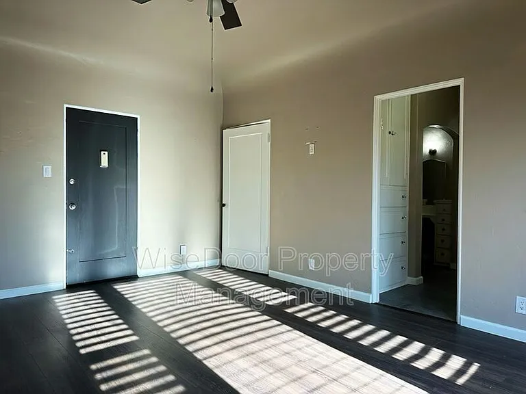 1030 Leonard Ave #6 — Photo 7
