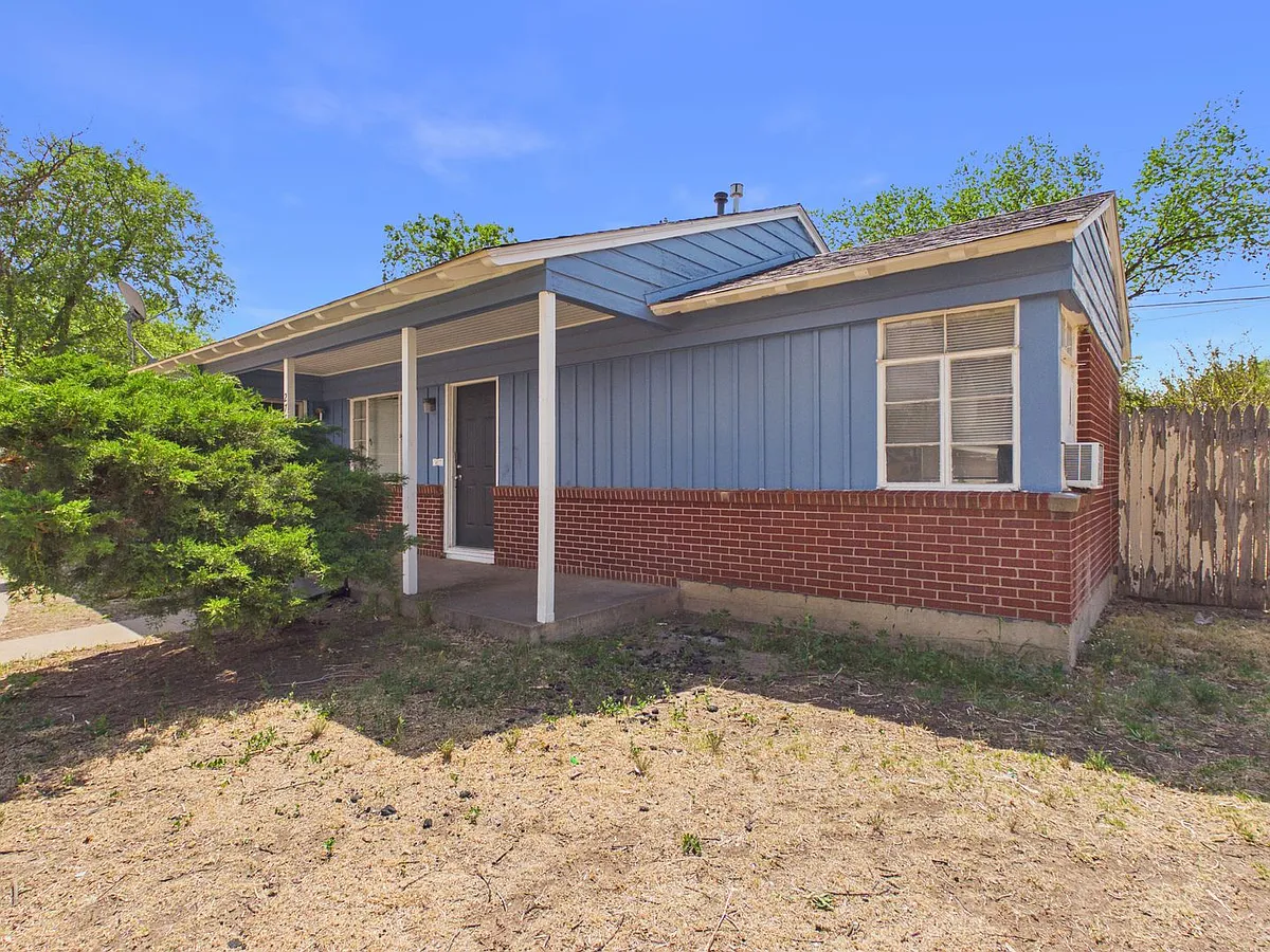 Building Photo - 2713 Duncan Dr #B