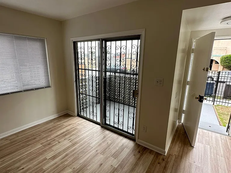 11423 Menlo Ave #A — Photo 12