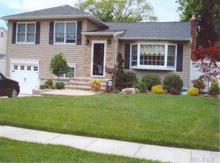 3692 Locust Ave, Seaford, NY 11783