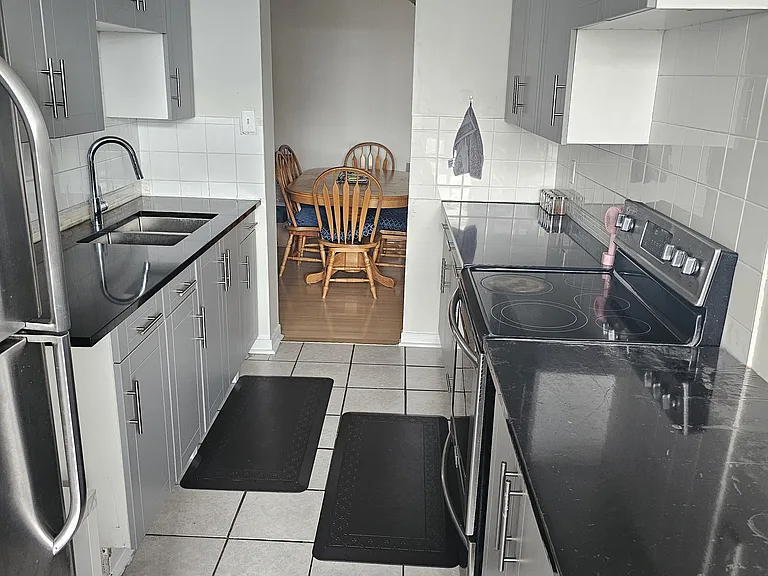 18 Knightsbridge Rd #510 — Photo 3