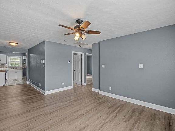 3rd image of 2321 Columbus Ave