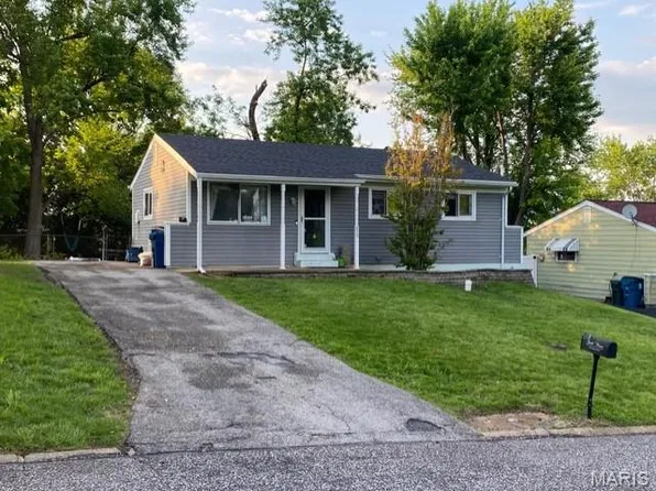 855 Sunset Dr, Arnold, MO 63010
