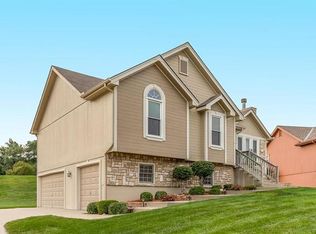 7302 NE 74th St, Kansas City, MO 64119