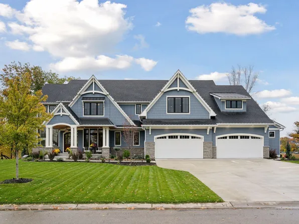 3734 Woodland Cove Pkwy, Excelsior, MN 55331