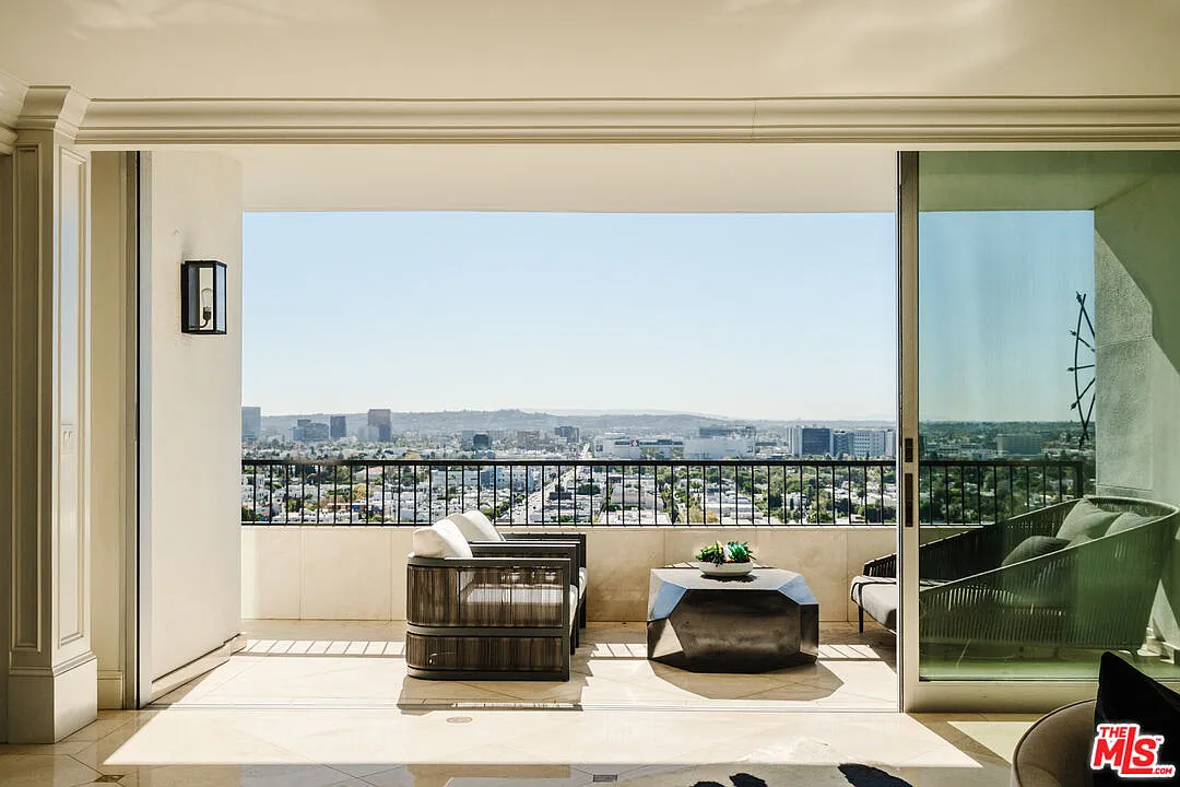 Building Photo - 1100 Alta Loma Rd #1405