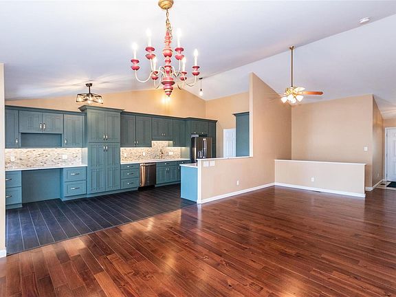 3rd image of 10223 Greenwich Pl