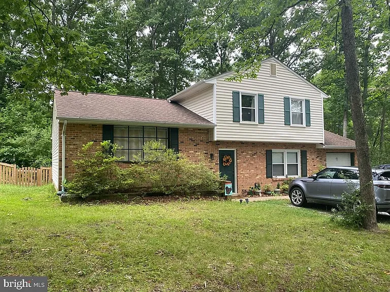 17 Hickory Ridge Dr — Photo 1