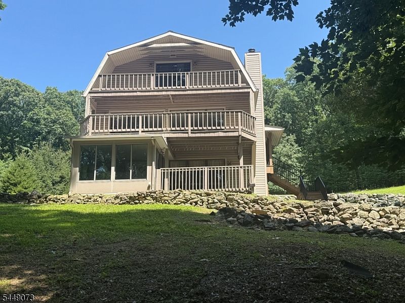1st image of 352 Buckhorn Dr