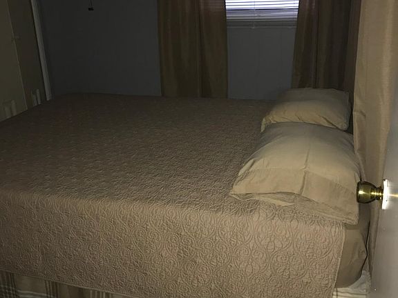 5th image of 4837 Goldfinch Dr