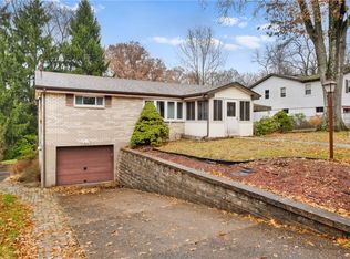 34 Sterling Dr, Coraopolis, PA 15108