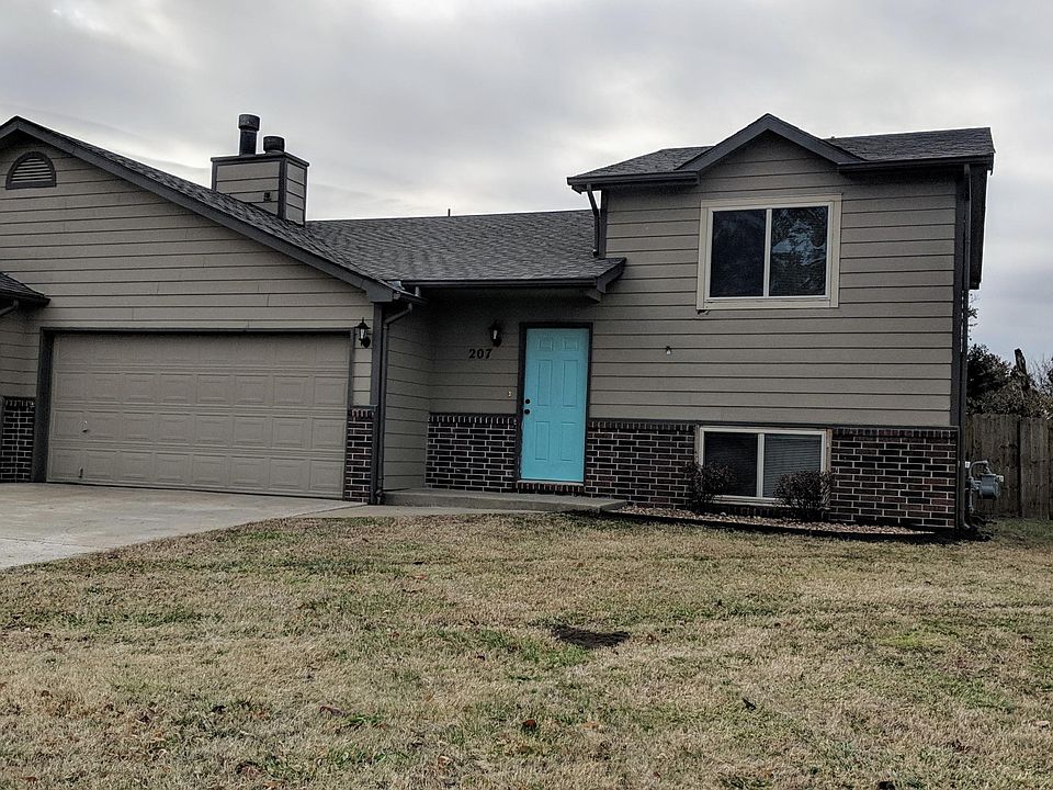 Street view with 2 car garage