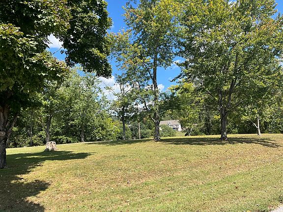 4th image of 41 Lakeview Ln