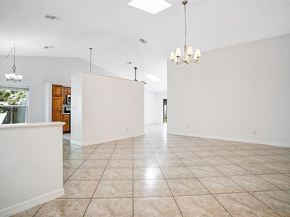 3rd image of 1040 Burnett St