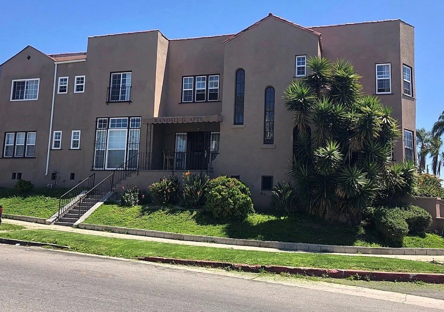 Mid-City Top Floor 2 Bedroom 1 Bath Gem — Photo 1