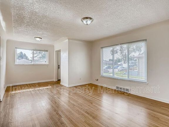 2nd image of 3693 Glencoe St