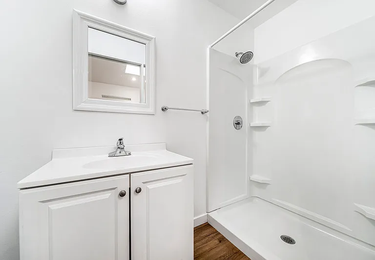 422 N Batavia St — Photo 8
