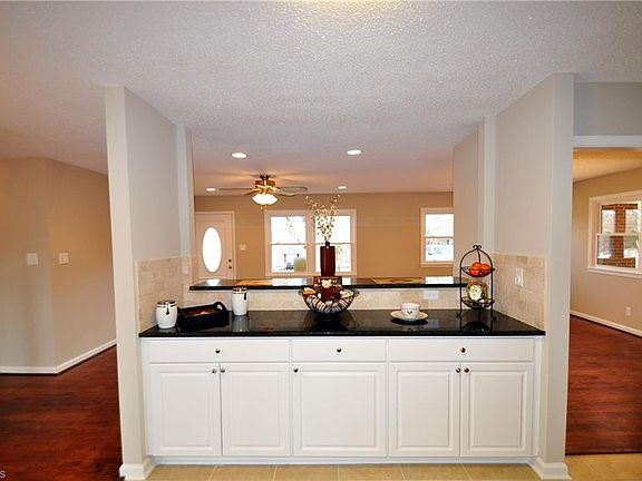 4th image of 520 Carlann Valley Rd
