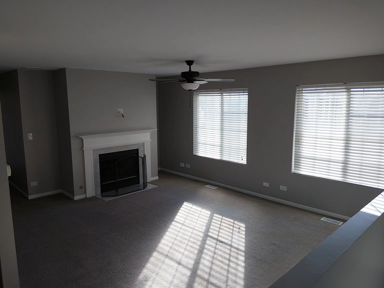 Spacious townhouse near schools and stores — Photo 2