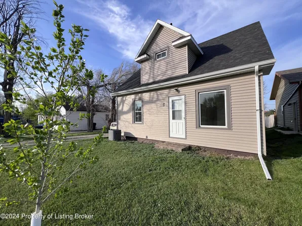 152 2nd Ave NW, Killdeer, ND 58640