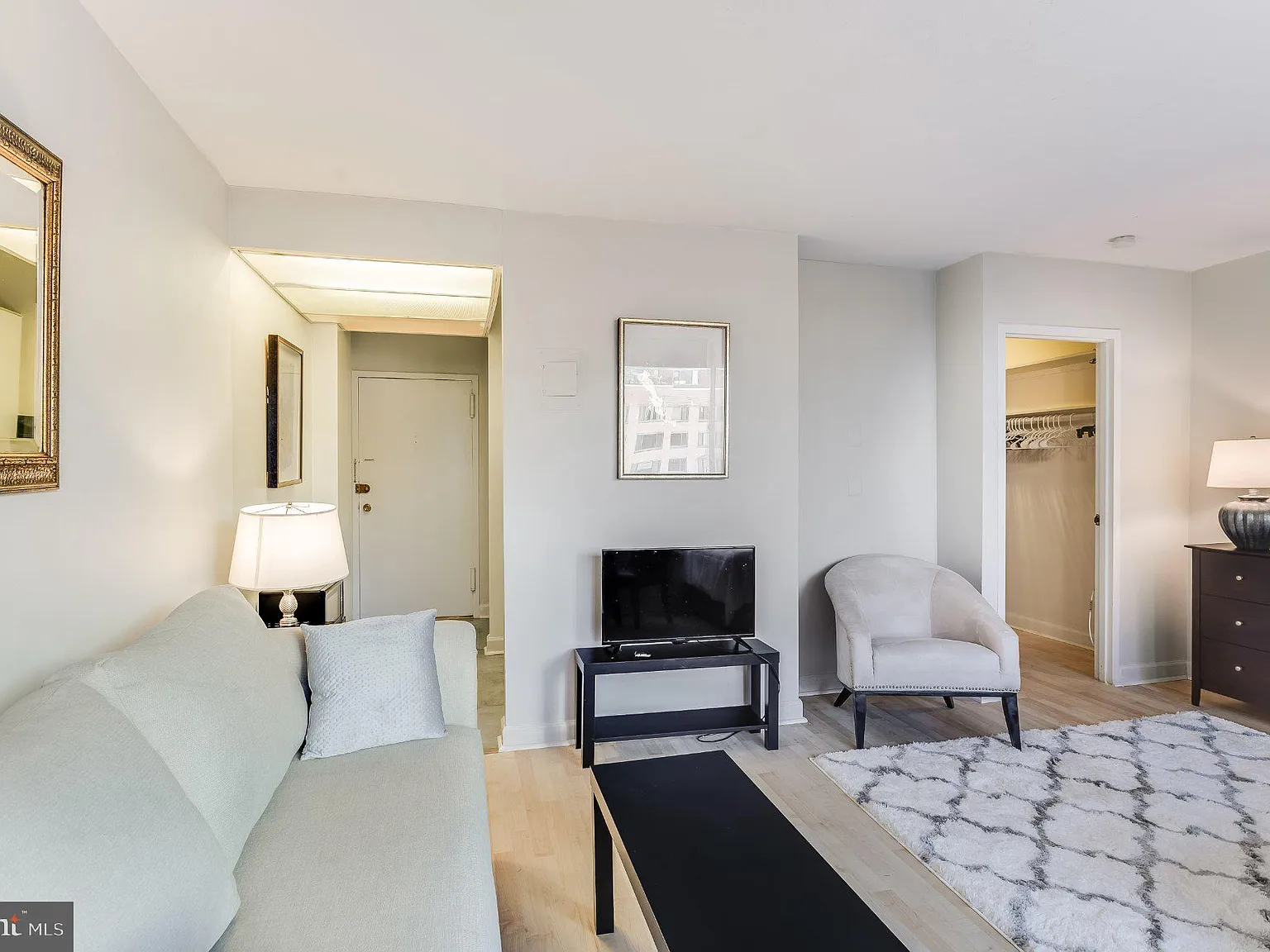 Studio, 1.0 bath, 401 sqft, $1,900 — Photo 3