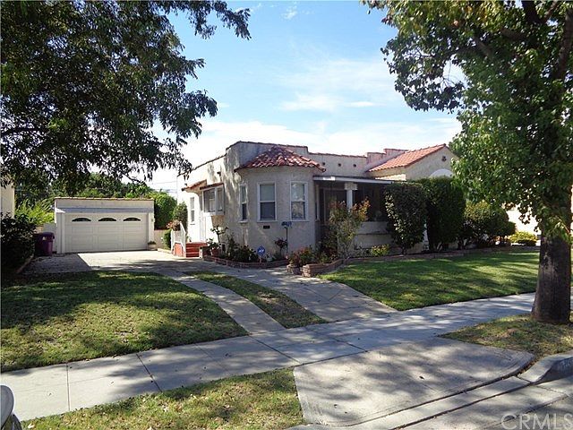 This is Front House- Apartment in rear