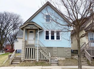 3072 N Richards St, Milwaukee, WI 53212