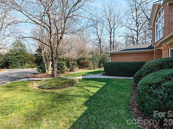 2nd image of 200 Bentley Oaks Ln