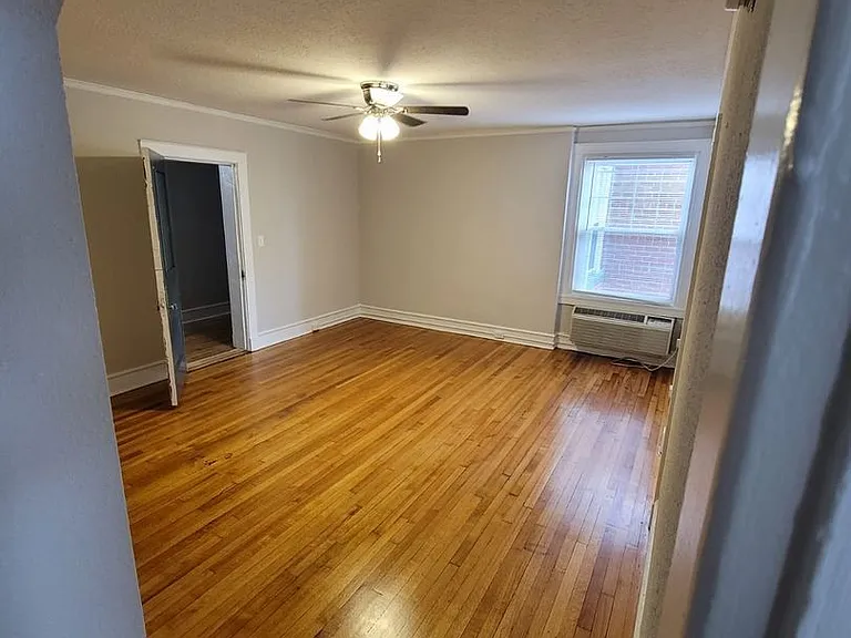 2400 Barton Ave — Photo 11