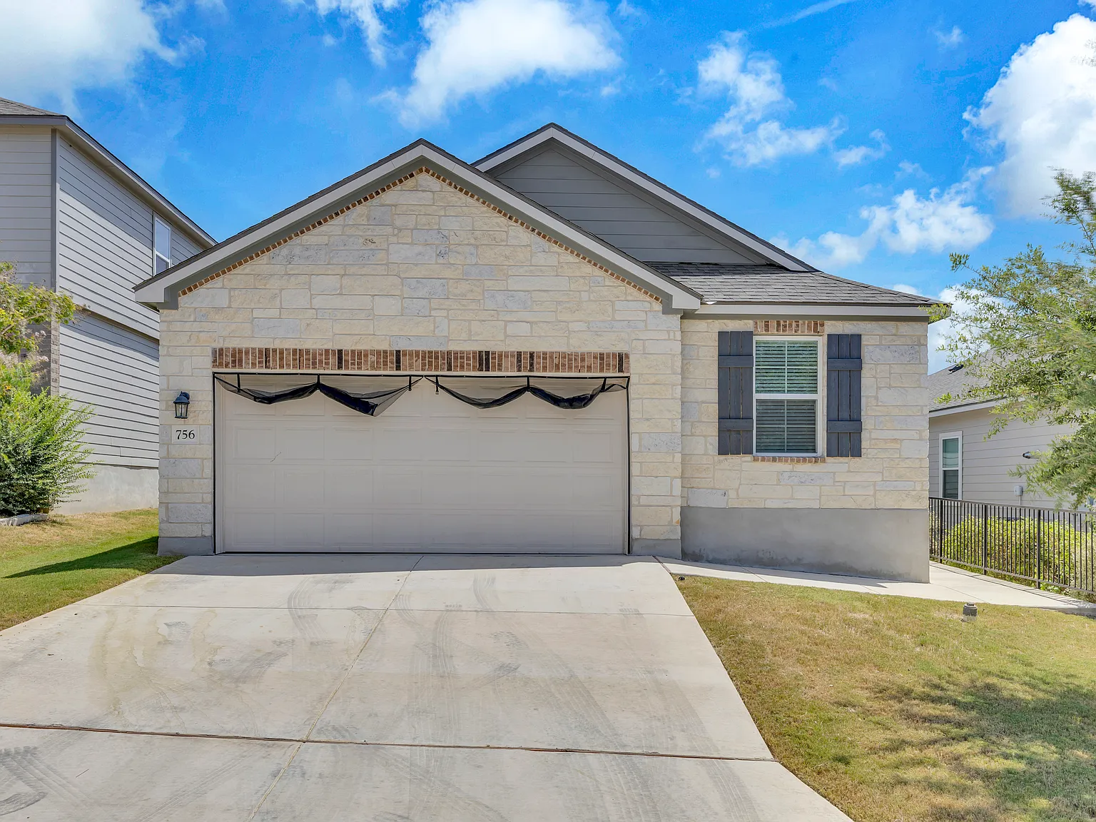 4 bed, 1833 sqft, $2,350 — Photo 1