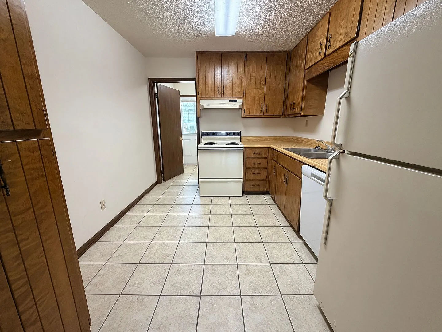 2 Bedroom/1 Bath Remerton Duplex — Photo 3