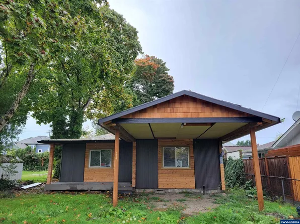 527 22nd St NE, Salem, OR 97301