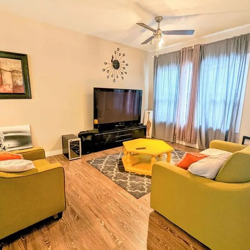 2 bed, 2.5 bath, 1300 sqft, $1,700 — Photo 2