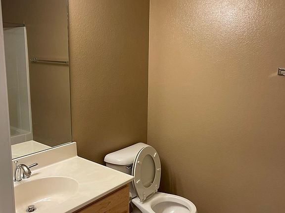 2nd image of 101 NW 8th St Unit 206