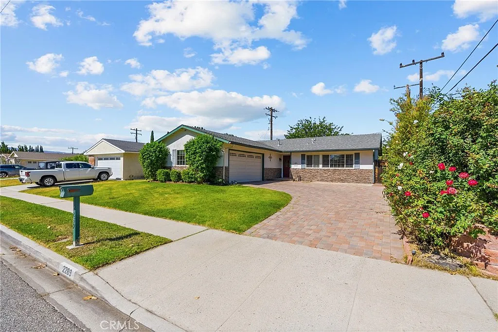 3 bed, 1205 sqft, $3,850 — Photo 4