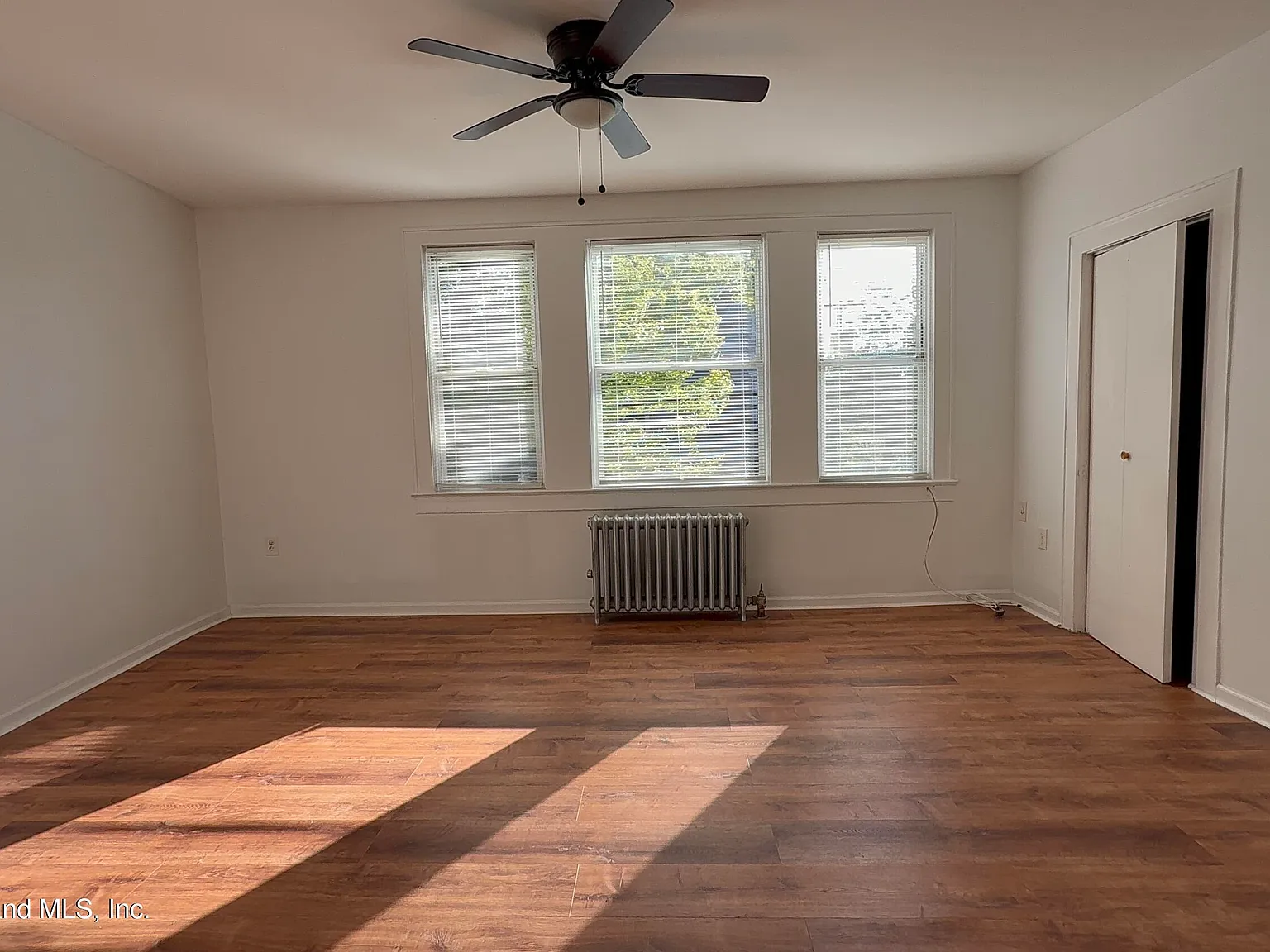 2 bed, 1.0 bath, 2016 sqft, $2,700 — Photo 3