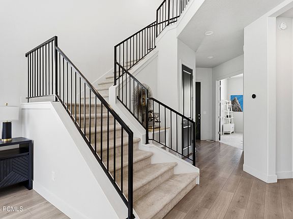 4th image of 3502 E Breton Ln