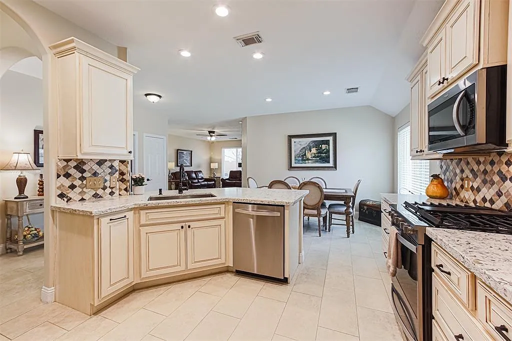 3 bed, 2.0 bath, 1864 sqft, $2,750 — Photo 3