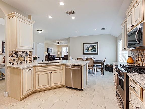 3rd image of 3034 Glenthorpe Ln