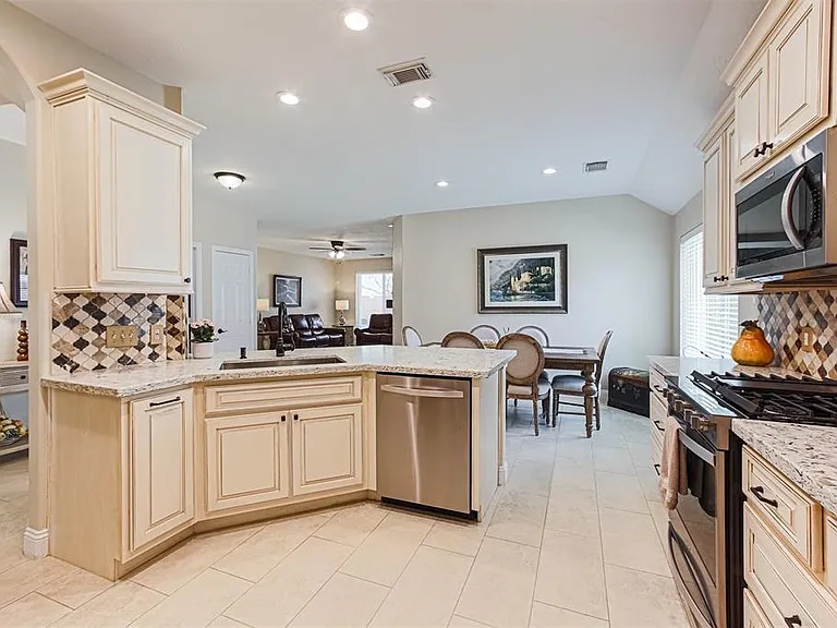 3034 Glenthorpe Ln — Photo 3